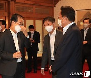 고위당정협의회 대화하는 한덕수·김대기·정진석