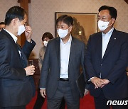 고위당정협의회 대화하는 한덕수·김대기·정진석