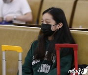 출국하는 신지아 '메달 기대하세요'