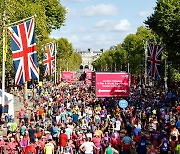축제 같았던 런던 마라톤..케냐 선수 2시간 4분 39초로 우승