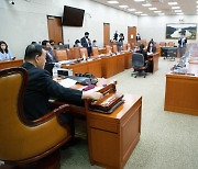 野, '양곡관리법' 안건조정위원장에 윤준병 선출.. 與 전원 불참