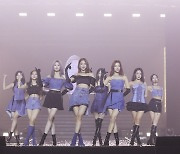 [Herald Review] fromis_9 promises happy ending in first concert 'Love From.'