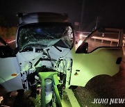 춘천 경춘국도서 1톤트럭 가드레일 충돌.. 운전자 부상