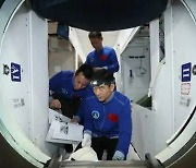 "코 골고 냄새나는 사람 안돼!"..중국, 우주인 선발 기준 공개