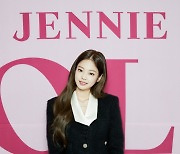 YG 측, 제니 사진 유포자 잡는다[공식]