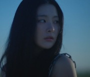 레드벨벳 슬기, '28 리즌스' MV 티저 공개..강렬한 몰입감