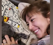 '이규혁♥' 손담비, 누워서 다정한 스킨십..행복해 보여