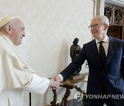 VATICAN POPE FRANCIS APPLE CEO COOK