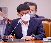 [국감]답변하는 박민규 오리온농협 대표이사