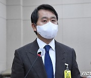 [국감] 질의 답하는 김갑유 법무법인 피터앤김 대표