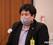 [국감] 답변하는 최덕환 풍력산업협회 팀장
