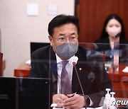 "영부인 버킷리스트 외교냐"..김정숙 인도 방문 공방에 외통위 또 파행