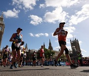 런던마라톤 참가 36세男 , 경기 중 쓰러져 사망 "깊은 애도"