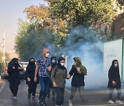"이란 정권의 '반미' 구호, 약발 떨어져.. 히잡 자율화로 갈 수밖에"