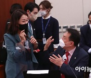 [2022국감] 외통위 또 정회.. 尹 '비속어 논란' 영상 재생 공방
