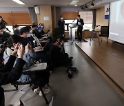 '여신도 성폭행 혐의' 정명석 JMS 총재..출소 4년 만에 '구속'