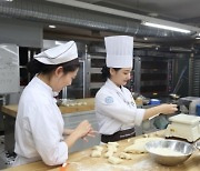 "특색있는 학과구성 돋보여"..2023학년도 신입생 모집하는 한호전 제과제빵학교