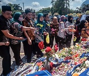 "철저히 조사하라" 인도네시아 축구장 참사에 커지는 진상규명 목소리