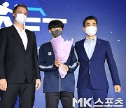 대한항공 '중부대 송민근 지명' [MK포토]