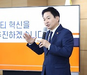 '타다금지'→규제완화 전환.. "연말까지 택시 공급 3000대 늘 것"
