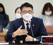'김건희 논문' 국감된 교육위..교육부는 "검증은 대학 몫" 재확인