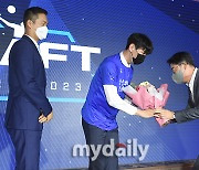 [MD포토] 김준 '1라운드 3순위로 삼성화재로'