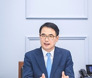 조직개편 앞둔 장충남 남해군수 "공정·공감 인사 하겠다"