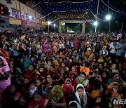 인도 나브라트리 축제, 기도하는 힌두교도들
