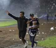 인도네시아 프로축구 경기장서 관중 난동으로 '129명 사망'