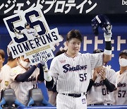 '56호 폭발' 무라카미, 일본인 최고 홈런 신기록 작성