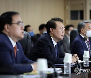 북한 중거리 탄도미사일 대응 방안 논의하는 윤석열 대통령
