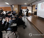 '여신도 성폭행 혐의' 정명석 JMS 총재 영장실질심사 시작