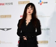 [TEN 포토] 구혜선 '너무 짧은 초미니'(27th BIFF)