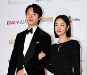 [TEN 포토] 류준열-전여빈 '다정하게 팔장끼고'(27th BIFF)