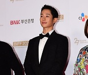 [TEN 포토] 정해인 '두 손 모아 다소곳하게'(27th BIFF)