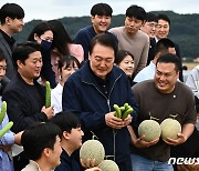 윤 대통령, 상주 스마트팜 혁신밸리 방문