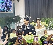 에이트 주희, 배우 김선혁과 결혼..개그맨 오지헌 등 축하