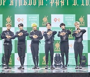 "롤모델 세븐틴" 킹덤, 새 멤버 훤과 '백야'로 화려한 귀환 [종합]