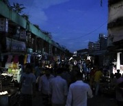 방글라데시, 전국 80%  대정전..1억3천만명 '블랙아웃'