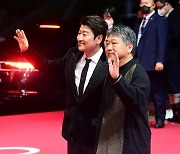 [포토] 송강호-고레에다 히로카즈 감독, '멋진 모습에 눈길' (27th BIFF)