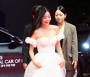 [포토] 한선화, '사뿐사뿐 우아하게~' (27th BIFF)