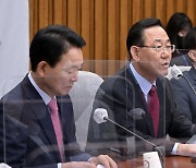 尹, 文 반발 관련 "대통령의 언급 적절치 않다" 거리두기