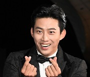 옥택연 '깜짝 하트' [MK포토]