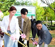 [MD포토] 김규리, 권율, 김한민 감독 '故 강수연을 추모하며'