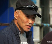 이재명 사무실 항의방문한 '서해 공무원 피살사건' 유족
