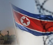 북한, '최장 비행거리' 미사일 발사에도 침묵..속내는?