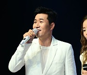 코요태 김종민,'오늘은 노래하는 사람' [사진]