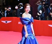 김규리, 레드카펫에 블루 드레스 [사진]
