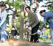 [ST포토] 김규리-권율-김한민 감독 '나무야 무럭무럭 자라라'