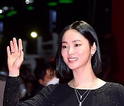 [ST포토] 전여빈 '우아한 손인사'